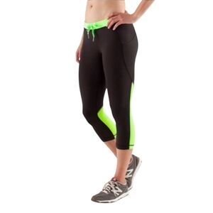 Lululemon Athletica Beach Run Cropped Capri Black Green Pocket Leggings Size 6
